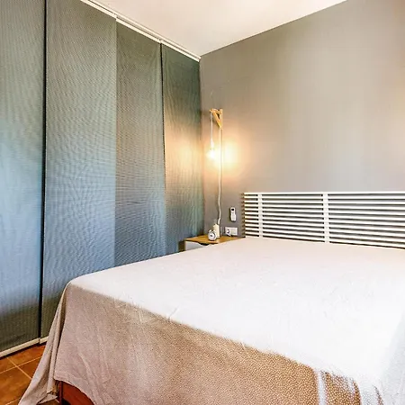 1 Bedroom Awesome In Apartamento *